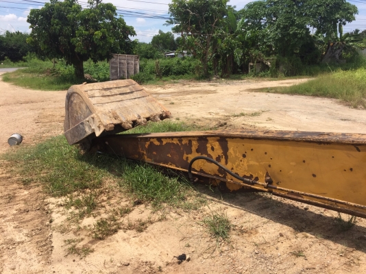 บูมยาวประมาณ 17ม. ยกลงจาก pc300-6 มี 2 ชุด