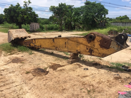 บูมยาวประมาณ 17ม. ยกลงจาก pc300-6 มี 2 ชุด