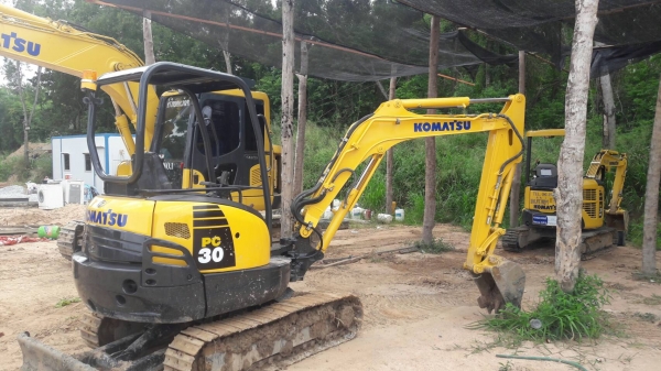 ขายรถแบคโฮPC30 ขายรถแบคโฮPC30