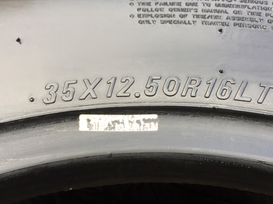 ยาง Mud Maxxis Trepador 35 12.5 16 ปลายปี13 ดอกเต็ม ไม่มีปะ ใช้ยาว ราคาไม่แพง