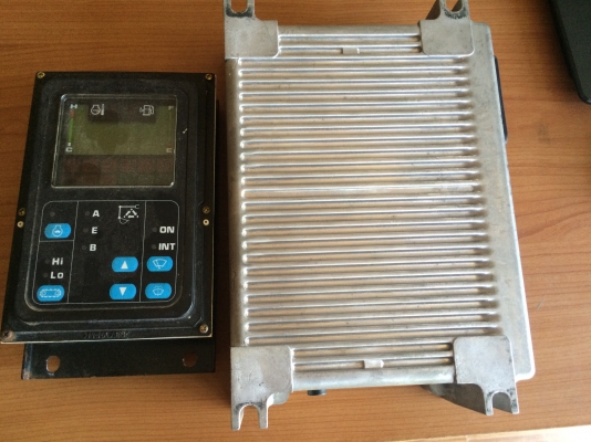 ขาย กล่องไฟ +จอ KOMATSU200-7 ราคา 50000 บาท