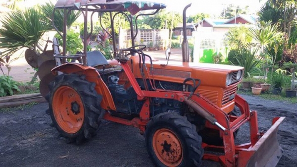 เก่นอก L2000DT สองเพลา พร้อมดันหน้า ผาลหลัง3 เก่นอก L2000DT สองเพลา พร้อมดันหน้า ผาลหลัง3