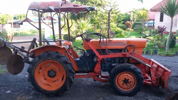 เก่นอก L2000DT สองเพลา พร้อมดันหน้า ผาลหลัง3 เก่นอก L2000DT สองเพลา พร้อมดันหน้า ผาลหลัง3