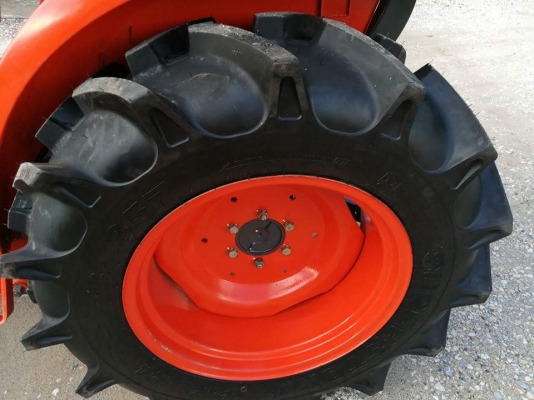 คูโบต้า L3608SP 4 WD  รถเกรด A ใบมีดตราช้าง ตัดหญ้าใหม่ ทำงาน 264 ชั่วโมง