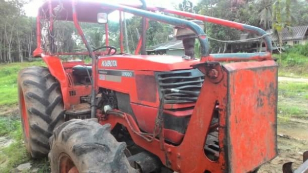 KUBOTA M9000 รถพร้อมใช้ อุปกรณ์ 2ชิ้น ยังใช้งานอยู่ ราคาต่อรองได้ สนใจติดต่อ 0872976734