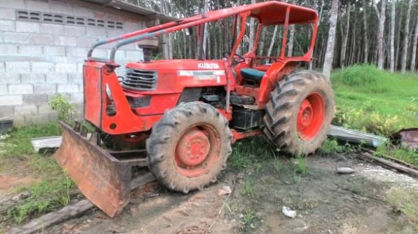 KUBOTA M9000 รถพร้อมใช้ อุปกรณ์ 2ชิ้น ยังใช้งานอยู่ ราคาต่อรองได้ สนใจติดต่อ 0872976734