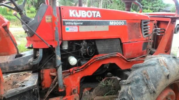 KUBOTA M9000 รถพร้อมใช้ อุปกรณ์ 2ชิ้น ยังใช้งานอยู่ ราคาต่อรองได้ สนใจติดต่อ 0872976734