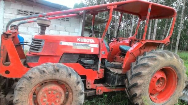 KUBOTA M9000 รถพร้อมใช้ อุปกรณ์ 2ชิ้น ยังใช้งานอยู่ ราคาต่อรองได้ สนใจติดต่อ 0872976734