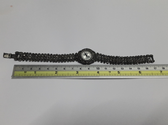 นาฬิกาเงิน 92.5 ประดับแมกกาไซด์ สภาพสมบูรณ์ เดินปกติ 2,500