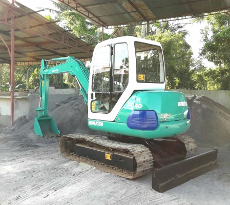 ขายkomatsu pc40-7 ตู้เก๋งพร้อมใช้