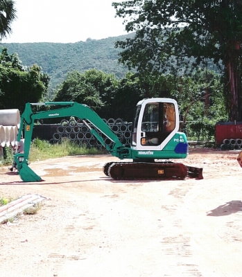 ขายkomatsu pc40-7 ตู้เก๋งพร้อมใช้