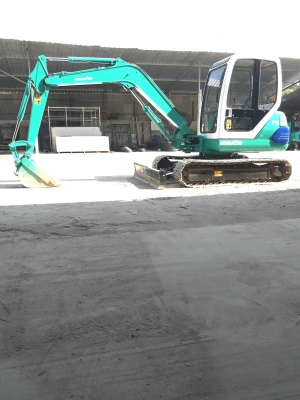 ขายkomatsu pc40-7 ตู้เก๋งพร้อมใช้