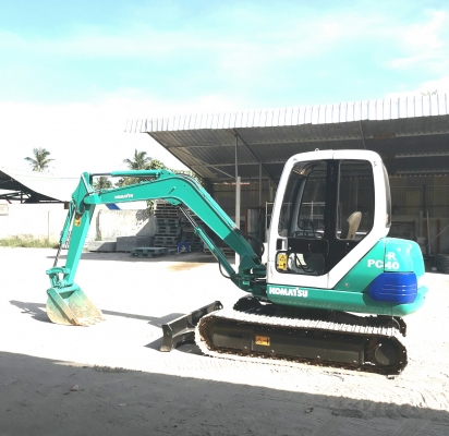 ขายkomatsu pc40-7 ตู้เก๋งพร้อมใช้