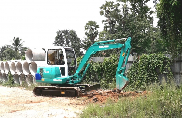 ขายkomatsu pc40-7 ตู้เก๋งพร้อมใช้