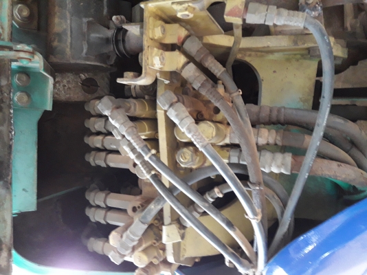 ขายkomatsu pc40-7 ตู้เก๋งพร้อมใช้