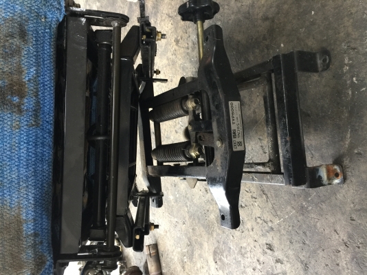 ขายเบาะรถบัสพร้อมขา HINO ราคา 2500 บาท มี 3 ตัว เหมาทั้งหมด 6000 บาท