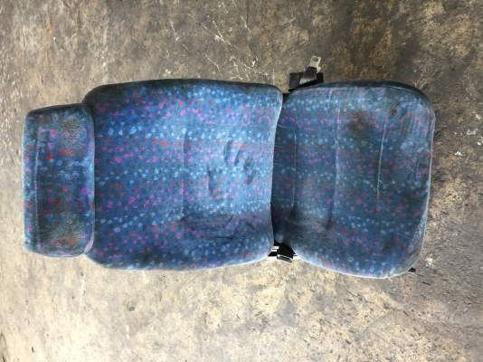 ขายเบาะรถบัสพร้อมขา HINO ราคา 2500 บาท มี 3 ตัว เหมาทั้งหมด 6000 บาท