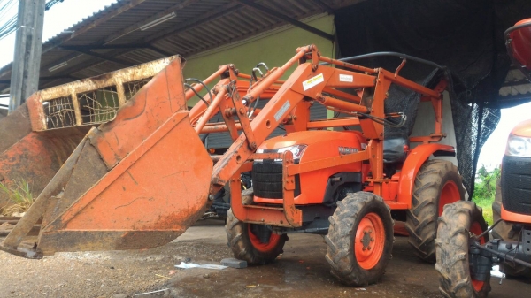 ขายรถไถ KUBOTA L3608 พร้อมตัวตัก ราคา 320,000 สนใจโทร มีรถขนส่งทั่วไทย ร้านสามย่านแทรคเตอร์ อ.แกลง จ.ระยอง โทร 0818618678 ,0899347475 id line=0818618678 id line=0917315475