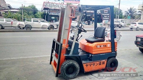 ขายรถยกโตโยต้า 1 ตัน รุ่น5 เครื่องเบนซิน กระบอกคู่ เสาสูง 3 เมตร พวงมาลัยเพาเว่อร์  สีเดิมจากนอก นำเข้าจากญี่ปุ่น ใช้งานได้ทันที ราคา120000