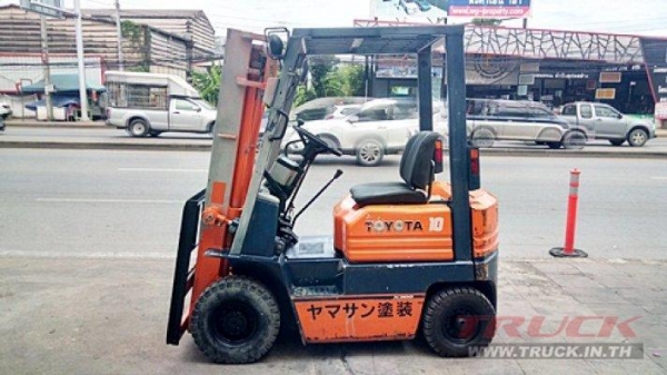 ขายรถยกโตโยต้า 1 ตัน รุ่น5 เครื่องเบนซิน กระบอกคู่ เสาสูง 3 เมตร พวงมาลัยเพาเว่อร์  สีเดิมจากนอก นำเข้าจากญี่ปุ่น ใช้งานได้ทันที ราคา120000