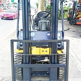 ขายรถยกโคมัสสึ 1.5 ตัน รุ่น17 เครื่องเบนซิน กระบอกคู่ เสาสูง 3 เมตร ยางตันใหม่ พวงมาลัยเพาเว่อร์  สีเดิมจากนอก นำเข้าจากญี่ปุ่น ใช้งานได้ทันที ราคา150000