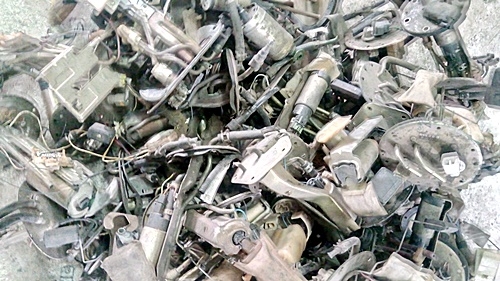 ขายถูกเลิกกิจการอะไหล่เก่าจากญี่ปุ่น (เซียงกง) ปั้มติ๊กในถังเครื่องหัวฉีดตัวละ150 บาท จำนวน83 ตัว