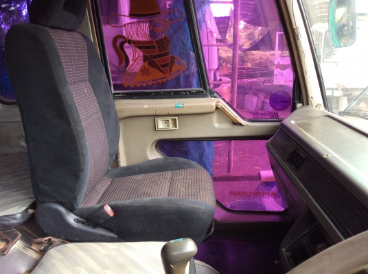 ขาย หัวสิบล้อMITSUBISHI ( เฉินหลง สวยๆ สีบางเดิม ) ตีนเหยียบทิฟฟี่ คันเกียร์ พร้อมสายเกียร์ ตู้แอร์ ภายในเต็ม ขาดีดหน้า-ขาหลัง กันชนหน้า