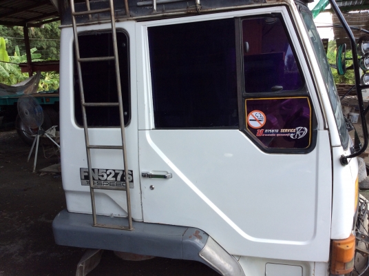 ขาย หัวสิบล้อMITSUBISHI ( เฉินหลง สวยๆ สีบางเดิม ) ตีนเหยียบทิฟฟี่ คันเกียร์ พร้อมสายเกียร์ ตู้แอร์ ภายในเต็ม ขาดีดหน้า-ขาหลัง กันชนหน้า