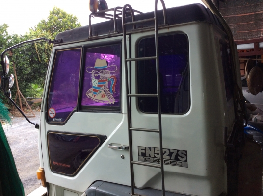 ขาย หัวสิบล้อMITSUBISHI ( เฉินหลง สวยๆ สีบางเดิม ) ตีนเหยียบทิฟฟี่ คันเกียร์ พร้อมสายเกียร์ ตู้แอร์ ภายในเต็ม ขาดีดหน้า-ขาหลัง กันชนหน้า