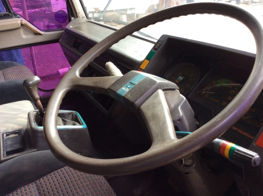 ขาย หัวสิบล้อMITSUBISHI ( เฉินหลง สวยๆ สีบางเดิม ) ตีนเหยียบทิฟฟี่ คันเกียร์ พร้อมสายเกียร์ ตู้แอร์ ภายในเต็ม ขาดีดหน้า-ขาหลัง กันชนหน้า