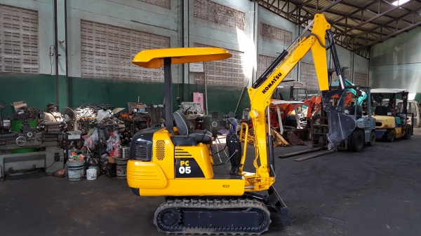 ขาย รถขุด KOMATSU  รุ่น PC05-3- มือสองญี่ปุ่น แทรกยางสวย สลัก บูทเอวแน่น 100\% ขนาดเล็ก ขับขึ้นปิคอัพได้  สวยพร้อมใช้งาน มือถือ 0818753444
