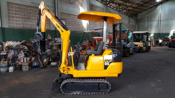 ขาย รถขุด KOMATSU  รุ่น PC05-3- มือสองญี่ปุ่น แทรกยางสวย สลัก บูทเอวแน่น 100\% ขนาดเล็ก ขับขึ้นปิคอัพได้  สวยพร้อมใช้งาน มือถือ 0818753444