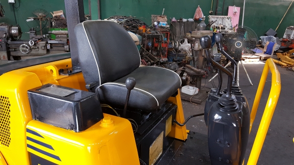 ขาย รถขุด KOMATSU  รุ่น PC05-3- มือสองญี่ปุ่น แทรกยางสวย สลัก บูทเอวแน่น 100\% ขนาดเล็ก ขับขึ้นปิคอัพได้  สวยพร้อมใช้งาน มือถือ 0818753444