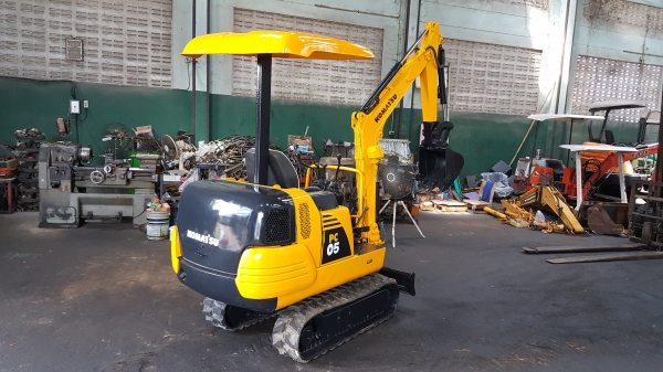 ขาย รถขุด KOMATSU  รุ่น PC05-3- มือสองญี่ปุ่น แทรกยางสวย สลัก บูทเอวแน่น 100\% ขนาดเล็ก ขับขึ้นปิคอัพได้  สวยพร้อมใช้งาน มือถือ 0818753444