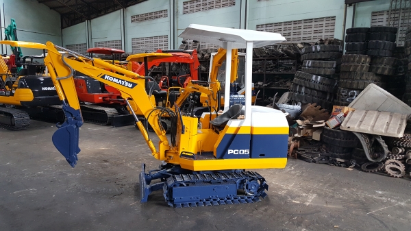 ขาย รถขุด KOMATSU  รุ่น PC05-1- มือสองญี่ปุ่น แทรกเหล็ก สลัก บูทเอวแน่น 100\% ขนาดเล็ก ขับขึ้นปิคอัพได้  สวยพร้อมใช้งาน มือถือ 0818753444