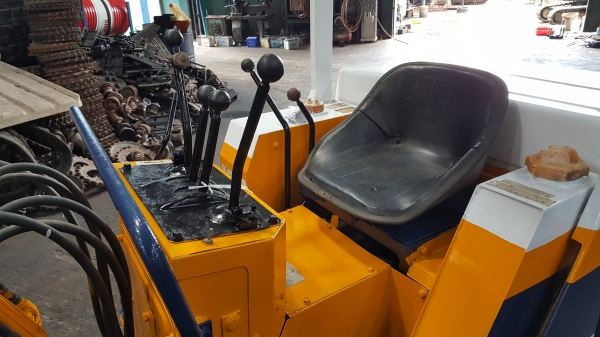 ขาย รถขุด KOMATSU  รุ่น PC05-1- มือสองญี่ปุ่น แทรกเหล็ก สลัก บูทเอวแน่น 100\% ขนาดเล็ก ขับขึ้นปิคอัพได้  สวยพร้อมใช้งาน มือถือ 0818753444