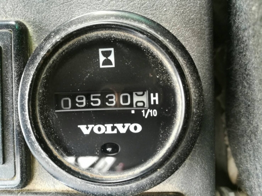 ขายด่วน!! Volvo EC210B ไมล์ชั่วโมง 9500 สภาพสวยค่ะ
