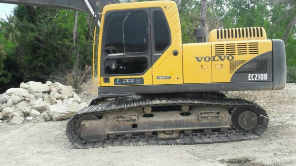 ขายด่วน!! Volvo EC210B ไมล์ชั่วโมง 9500 สภาพสวยค่ะ