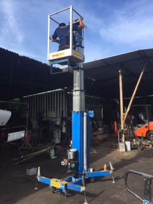 ขายด่วนรถกระเช้าทำงานในที่สูง UP RIGHT (ประเทศอังกฤษ) ความสูงพื้นที่ทำงาน 8 เมตร