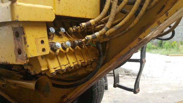 รถเกรด ยี่ห้อ CATERPILLAR 140G s/n 72V16679