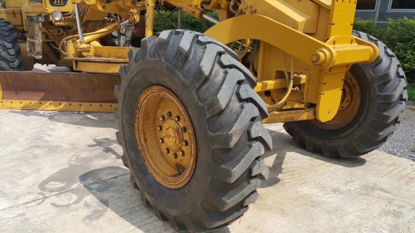 รถเกรด ยี่ห้อ CATERPILLAR 140G s/n 72V16679