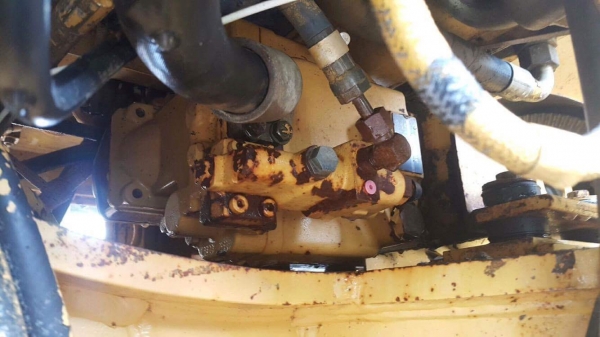 รถเกรด ยี่ห้อ CATERPILLAR 140G s/n 72V16679