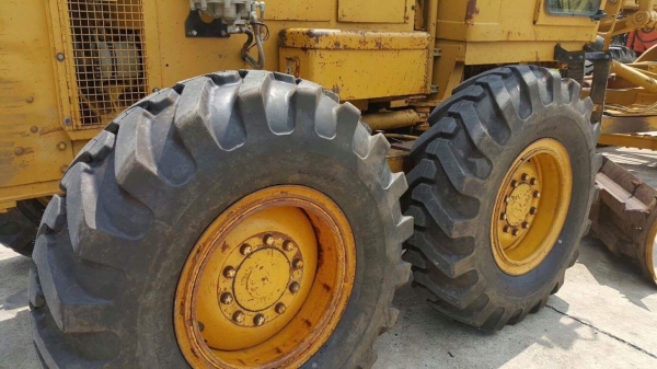 รถเกรด ยี่ห้อ CATERPILLAR 140G s/n 72V16679