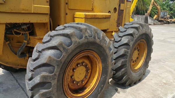 รถเกรด ยี่ห้อ CATERPILLAR 140G s/n 72V16679