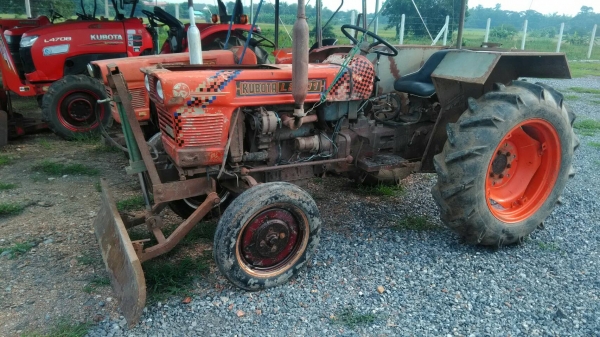 รถไถคูโบต้ารุ่นL2200พร้อมใบมีด