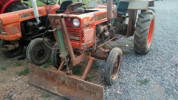 รถไถคูโบต้ารุ่นL2200พร้อมใบมีด