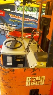 SALE ขาย  รถโฟล์คลิฟท์ไฟฟ้า TOYOTA R300 เก่าญี่ปุ่น แบบยืนขับ ยกได้ 3 เมตร ราคา 28,000