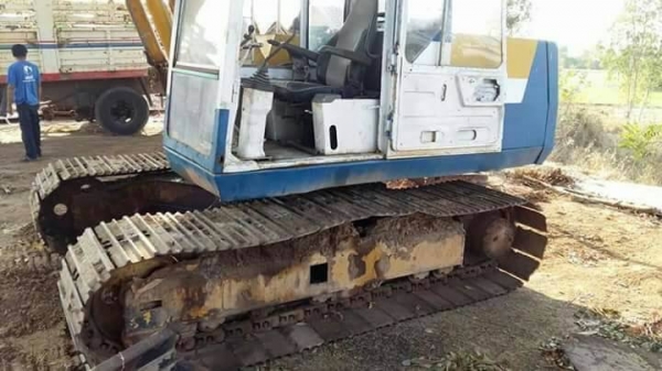 ขาย 325,000 บาท KOMATSU PC100-5 เครื่องดีเดิม ปั้มแรง โช่หนา เอวแน่น เอกสารชื้อขาย  รถอยู่ จ.ร้อยเอ็ด โทร&amp;ไอดีไลน์ 0610710295