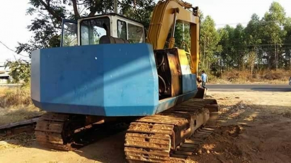 ขาย 325,000 บาท KOMATSU PC100-5 เครื่องดีเดิม ปั้มแรง โช่หนา เอวแน่น เอกสารชื้อขาย  รถอยู่ จ.ร้อยเอ็ด โทร&amp;ไอดีไลน์ 0610710295
