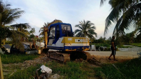 ขายรถแบคโฮ KOBELCO SK60-/// เอกสารเล่ม ราคา 450000